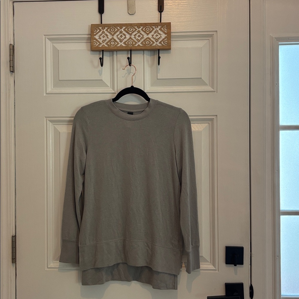 Savvi Gray Sweater oversized Style side slits  Size Small super soft crew neck S